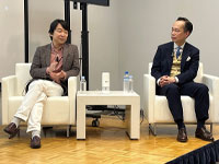 浅岡肇さん（左）と飛田直哉さんによるトークセッション。「作りたいものを作る」ことと「ビジネス」の両立